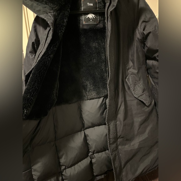 AritziaTNA  avoriaz parka black size medium (winter jacket) - Picture 3 of 4